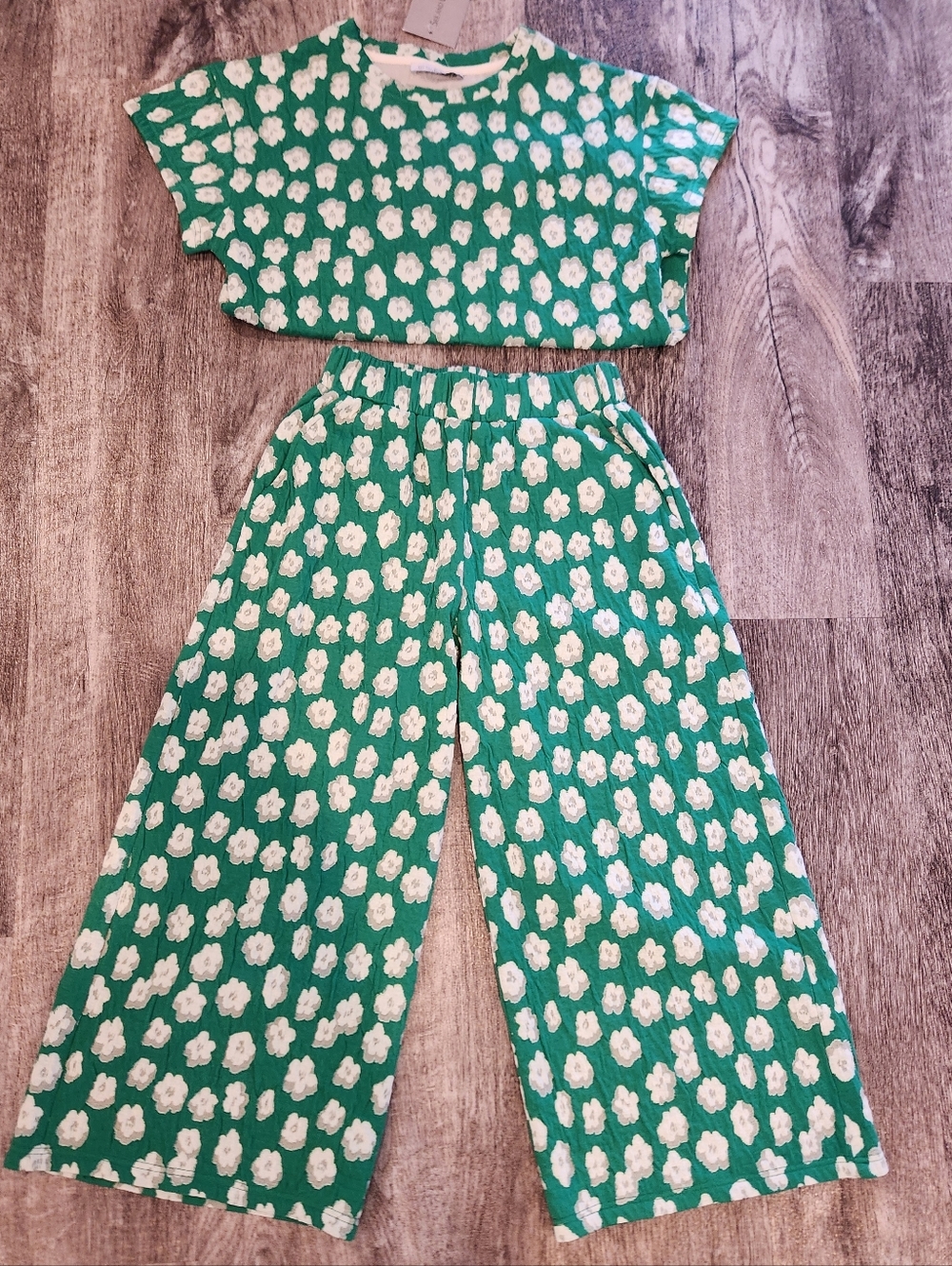 NWT See And Be Seen Green Floral Short Sleeve Wide Leg Crop Pant Set - Picture 3 of 3